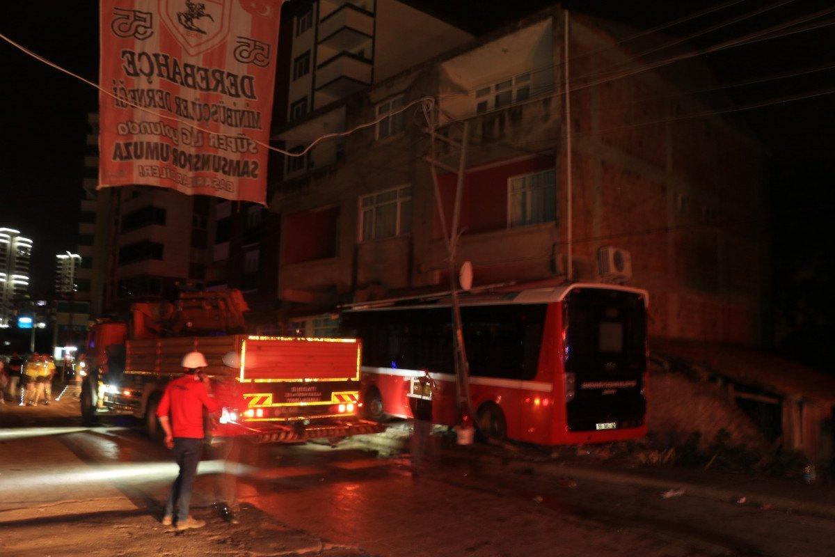 Samsun’da halk otobüsü markete girdi: 8 yaralı