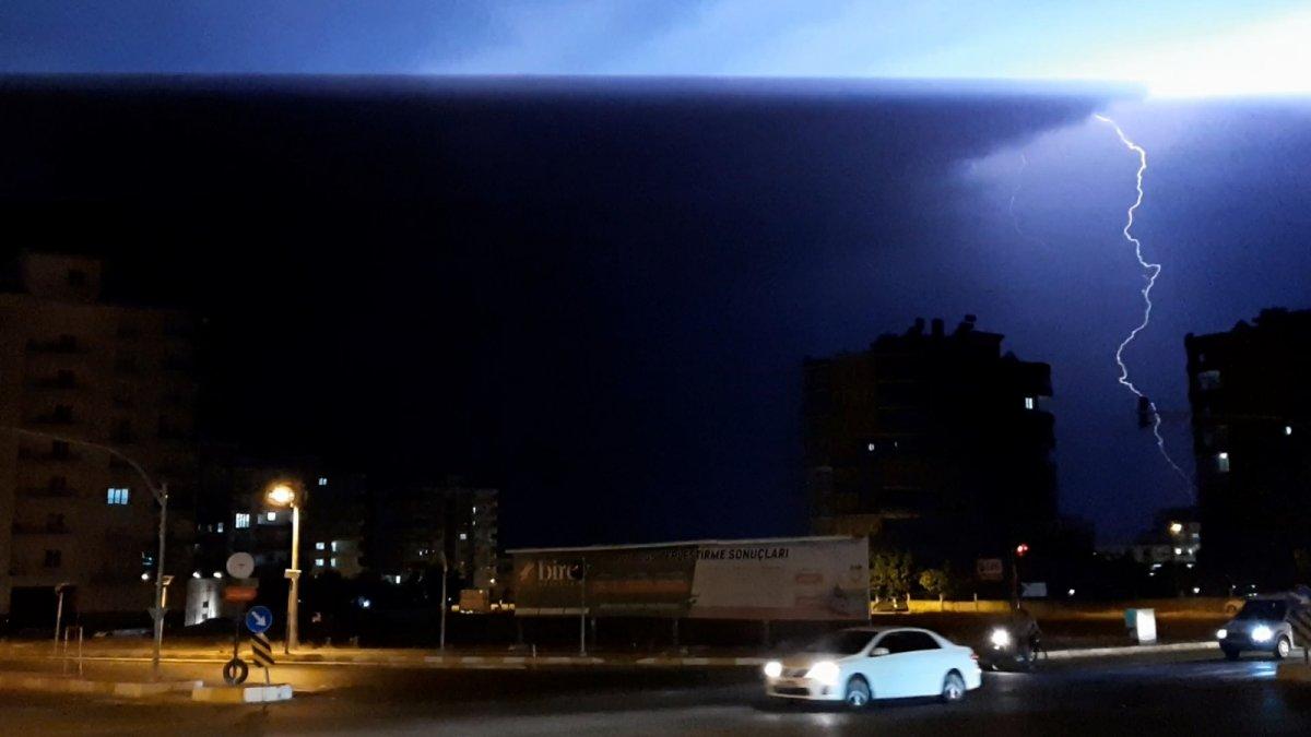 Adıyaman’da yıldırım düşmesi sonucu yangın çıktı