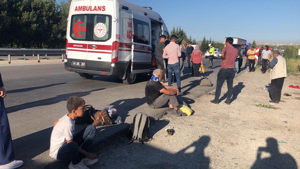 Uşak'ta otobüs şarampole yuvarlandı: 33 yaralı