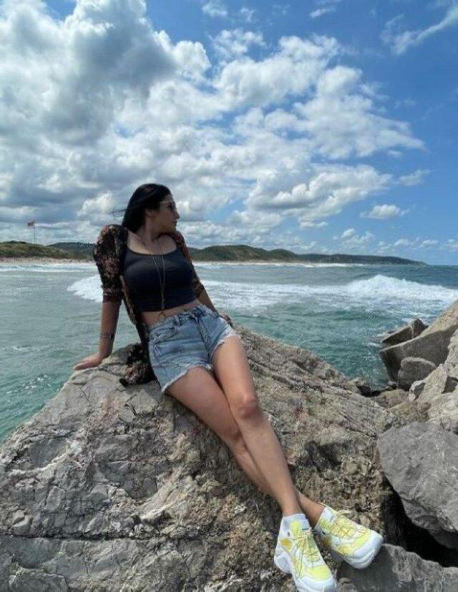 Aleyna Tilki'nin annesi Havva Öztel mini şortlu poz verdi