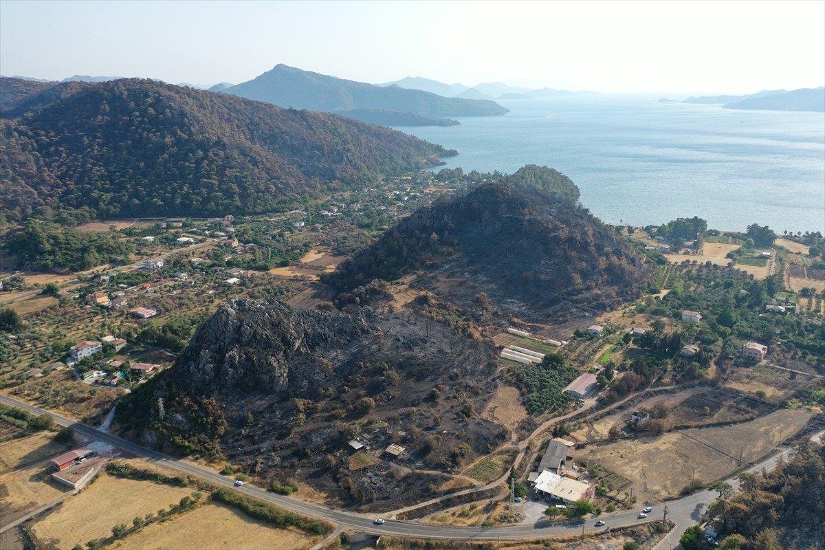 Marmaris Kızkumu Plajı çevresinde yanan ormanlık alanlar havadan görüntülendi