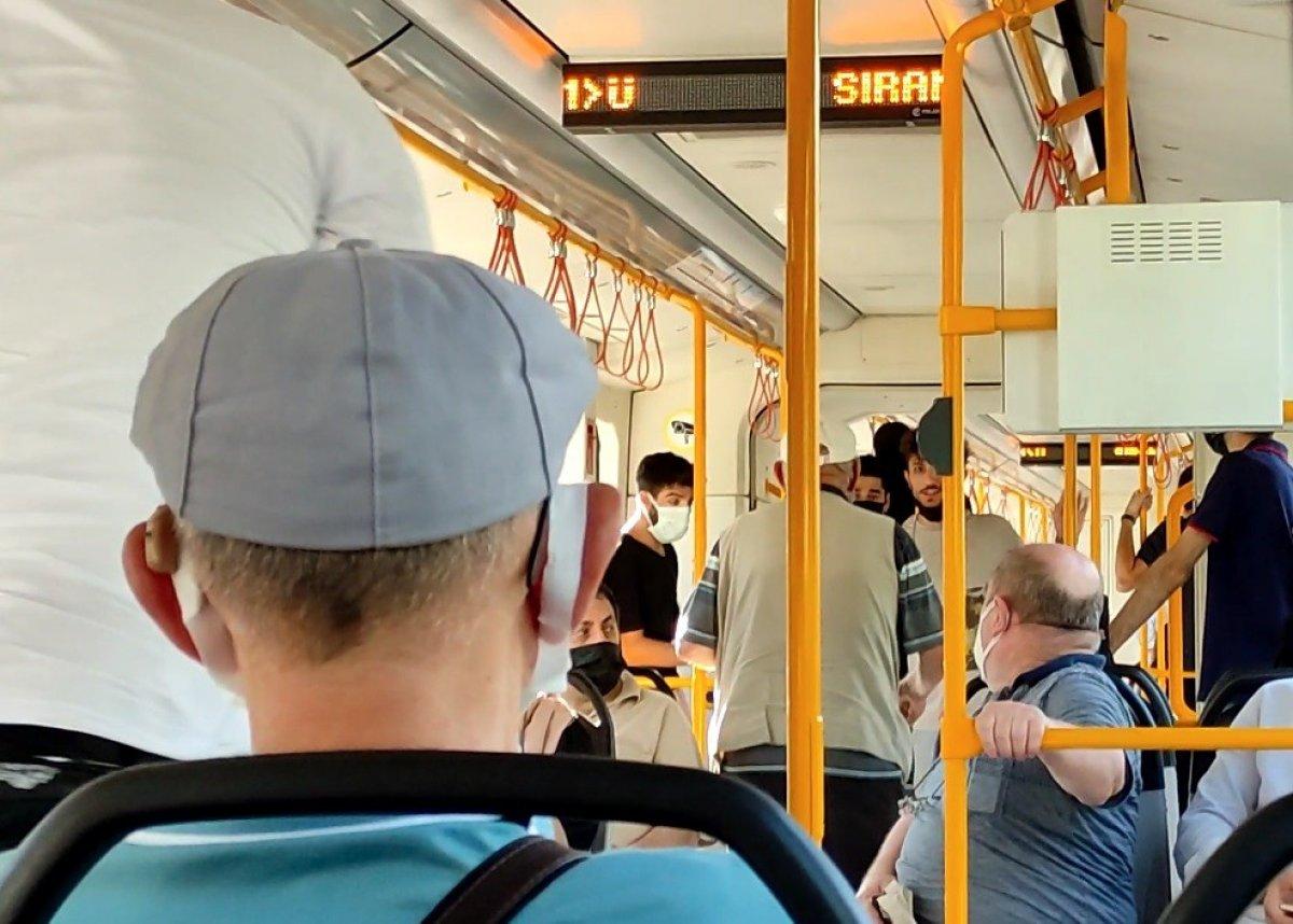 Bursa metrosunda gergin anlar: Sokak müzisyenleri yolcuları isyan ettirdi