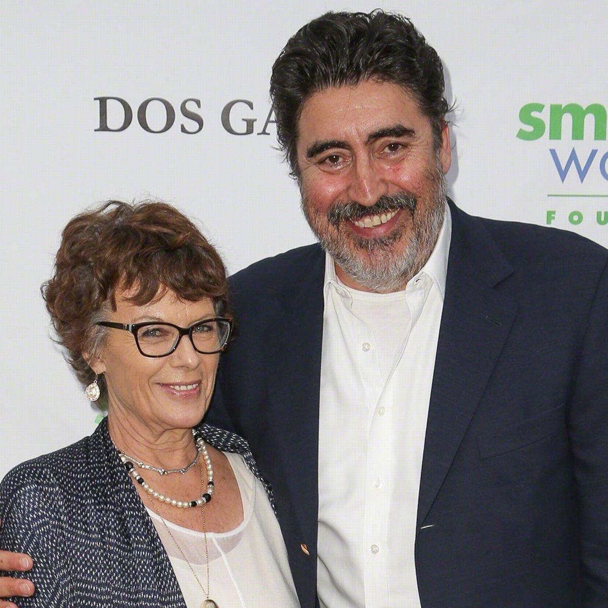 Alfred Molina ile Jennifer Lee evlendi