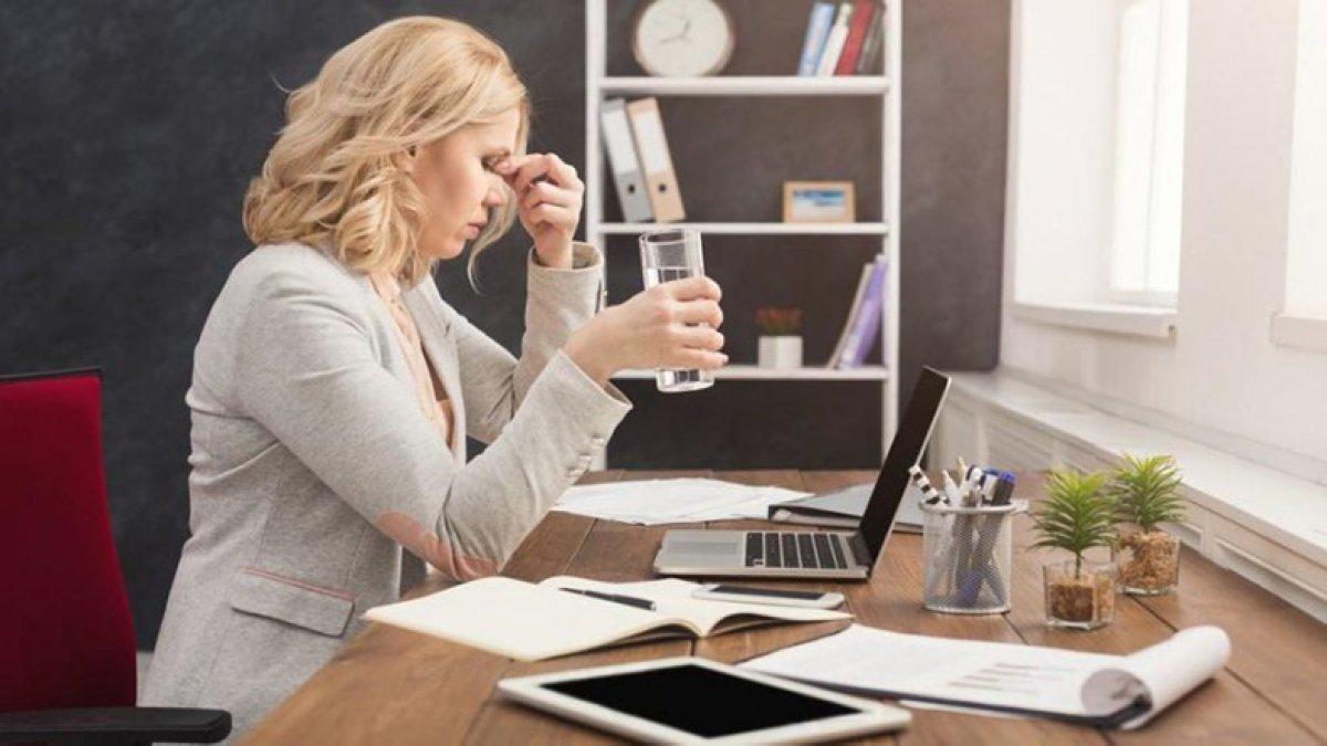 Koronavirüse davetiye çıkarıyor: Yüze dokunma alışkanlığı nasıl bırakılır?