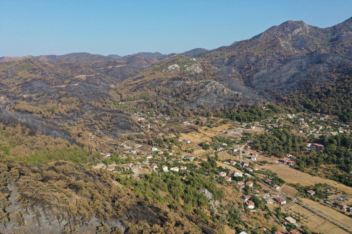Marmaris Kızkumu Plajı çevresinde yanan ormanlık alanlar havadan görüntülendi