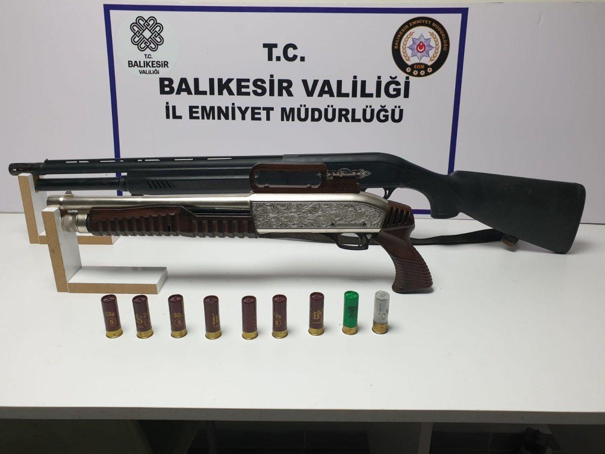 Balıkesir'de polis ve jandarmadan 61 şahsa gözaltı