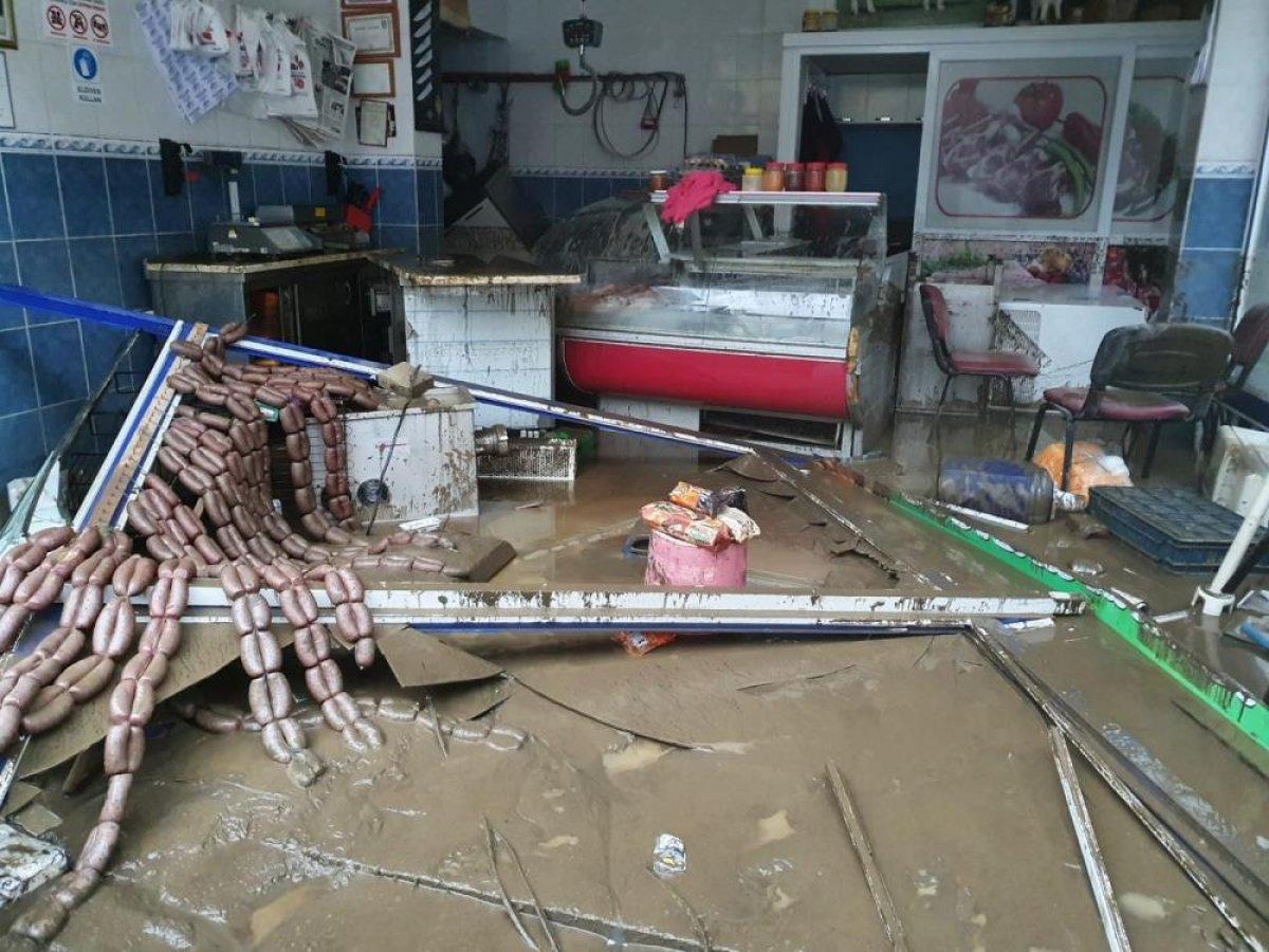 Sel sonrası Kastamonu'nun Bozkurt ilçesi savaş alanına döndü