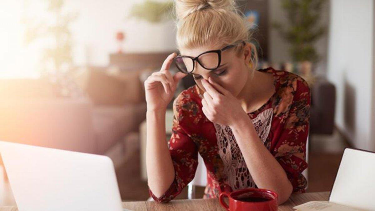 Koronavirüse davetiye çıkarıyor: Yüze dokunma alışkanlığı nasıl bırakılır?