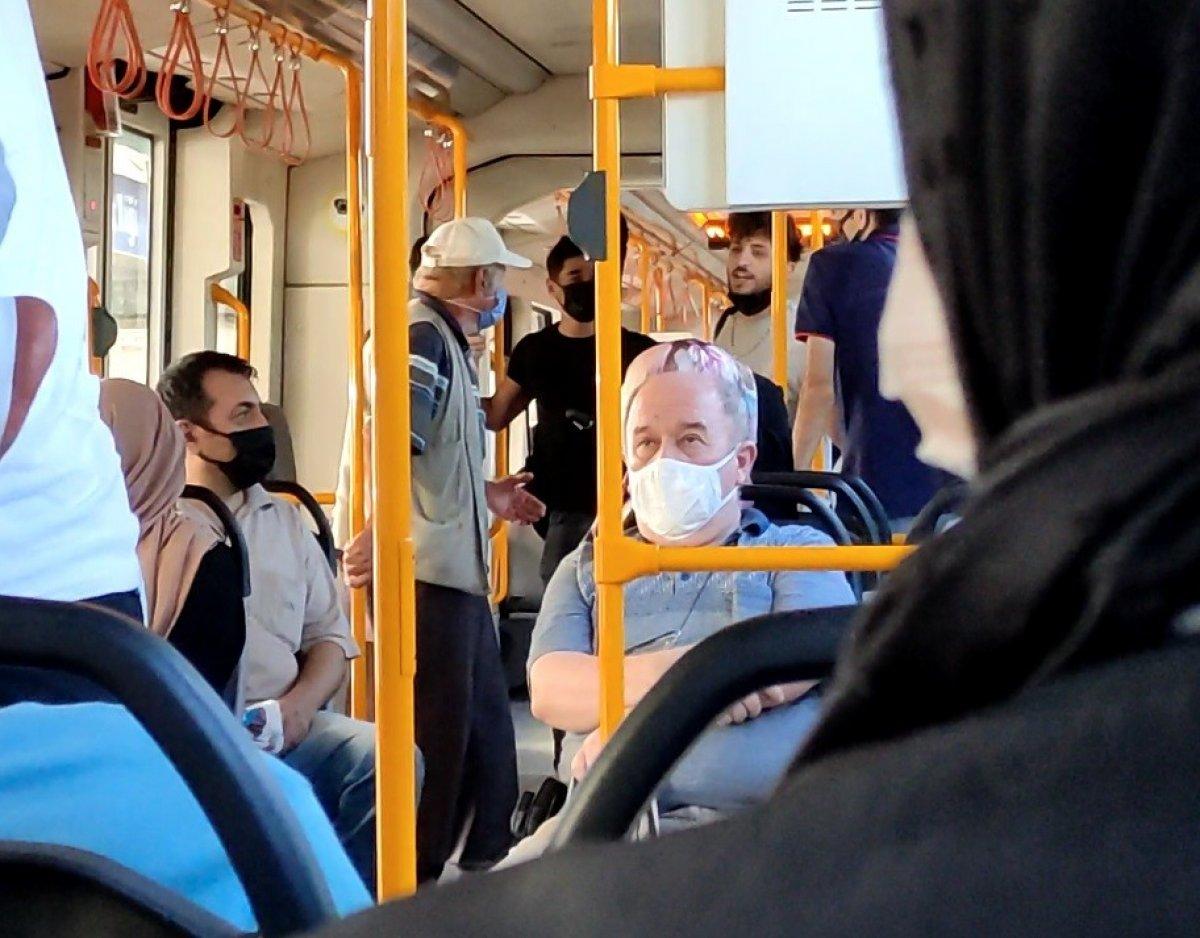 Bursa metrosunda gergin anlar: Sokak müzisyenleri yolcuları isyan ettirdi