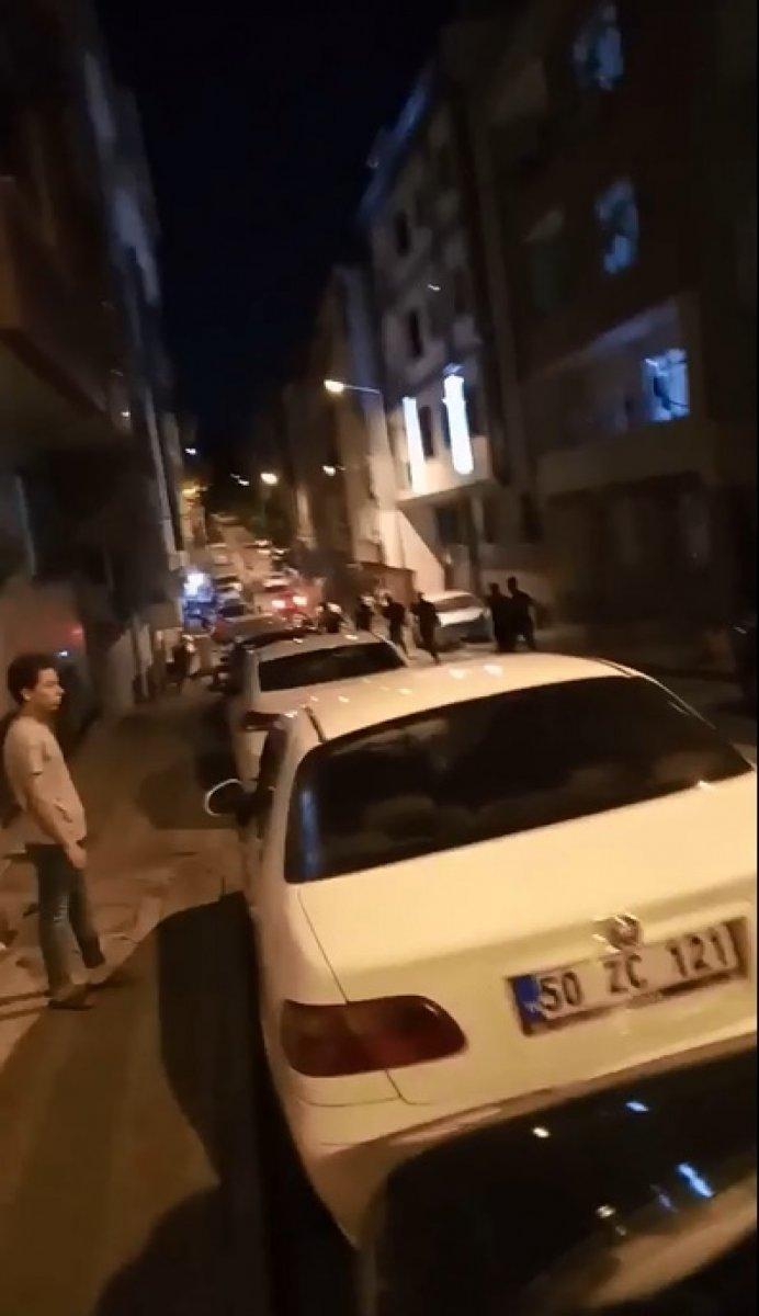 Sultangazi’de 32 kaçak göçmenin sokağa bırakılma anları kamerada