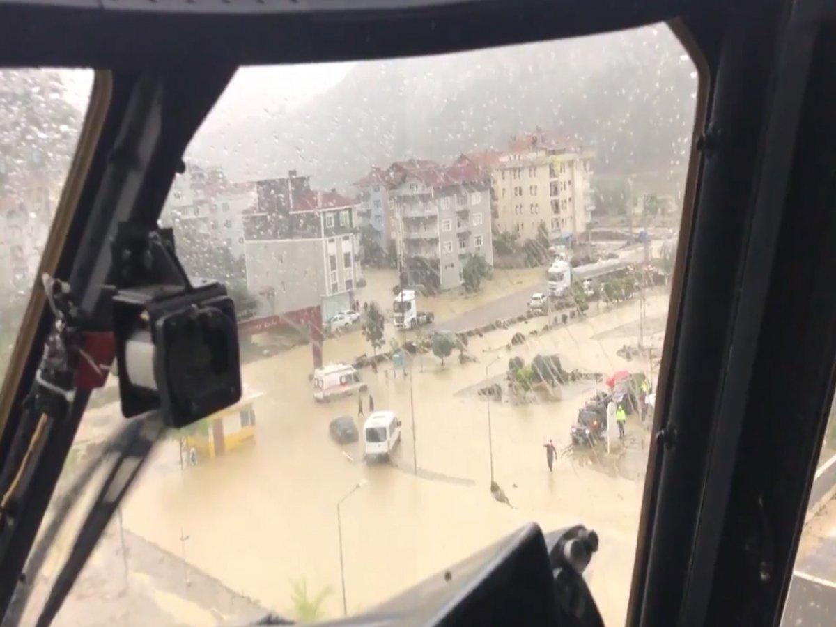MSB'den Sinop ve Kastamonu'daki sel bölgesinde tahliye çalışması