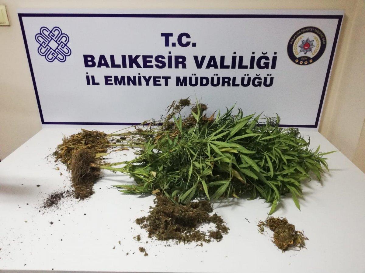 Balıkesir'de polis ve jandarmadan 61 şahsa gözaltı