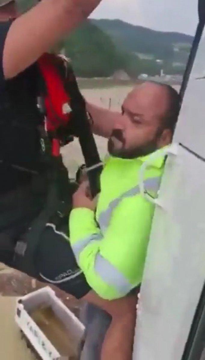 Sinop'ta selde mahsur kalanlar helikopterle kurtarıldı