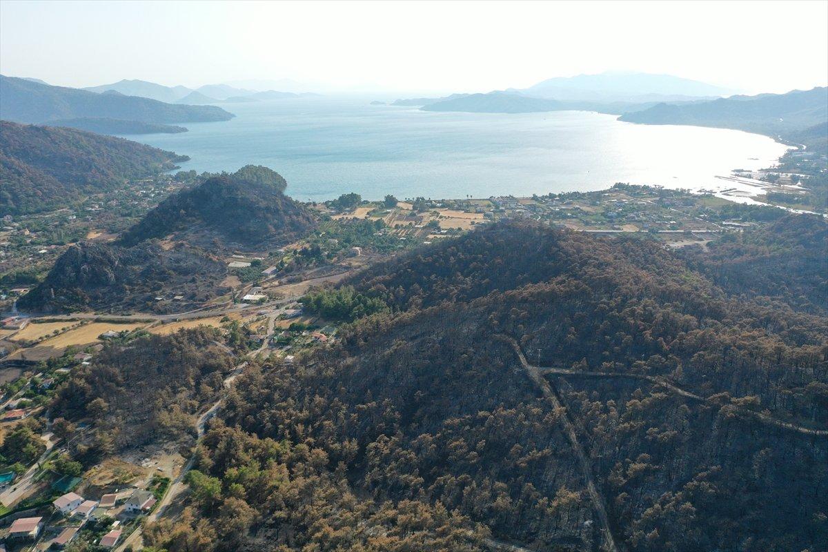 Marmaris Kızkumu Plajı çevresinde yanan ormanlık alanlar havadan görüntülendi