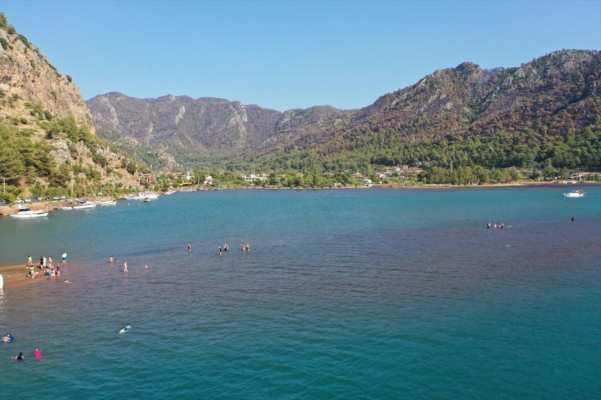 Marmaris Kızkumu Plajı çevresinde yanan ormanlık alanlar havadan görüntülendi