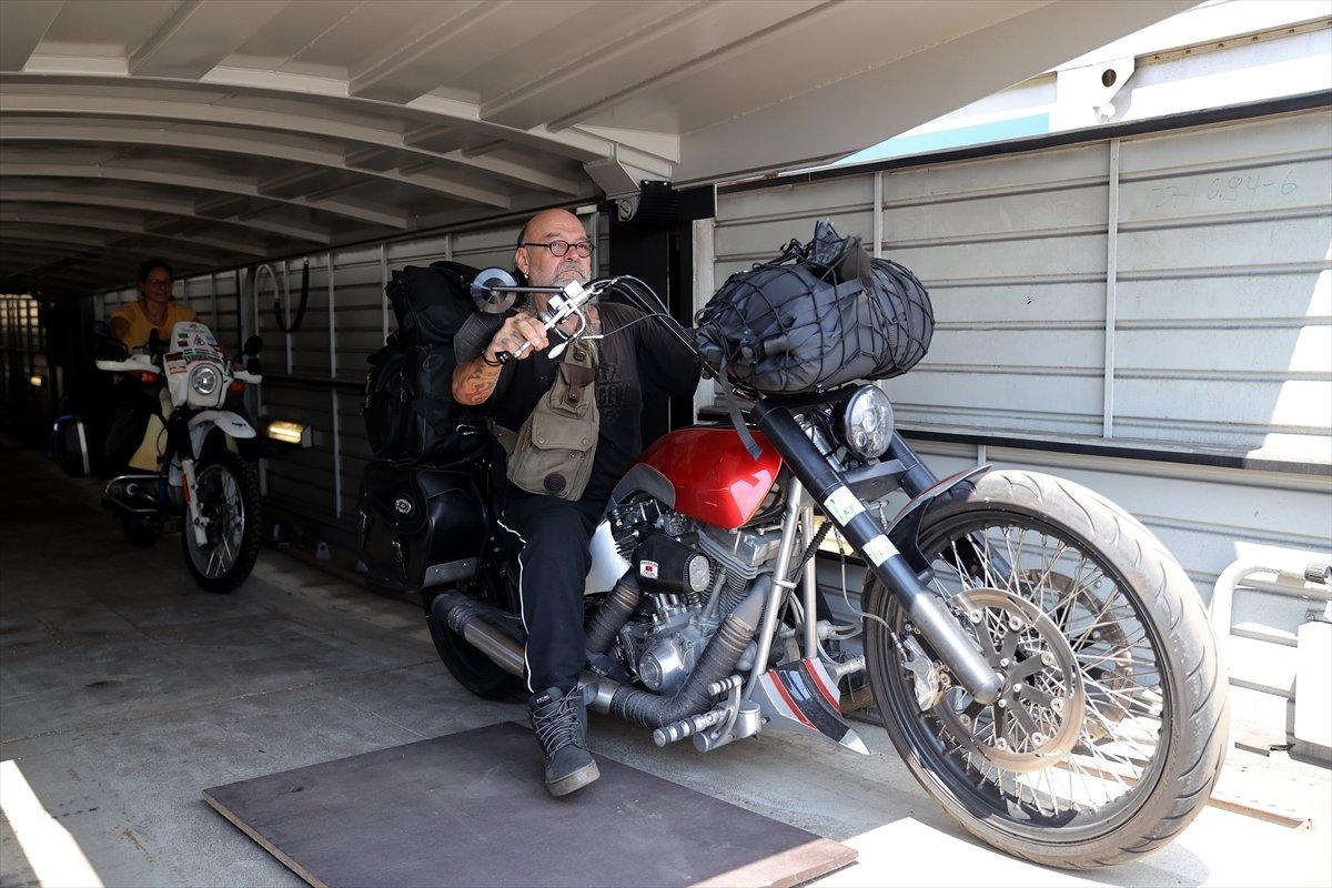 Araçlarıyla Türkiye'ye gelen bazı gurbetçiler, arabalı tren kullanıyor