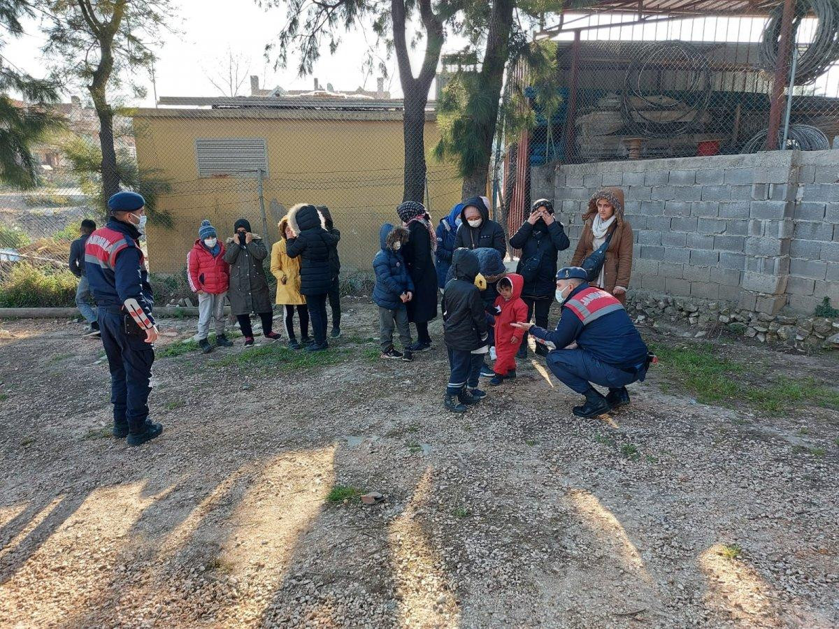 İzmir'de 51 kaçak göçmen yakalandı