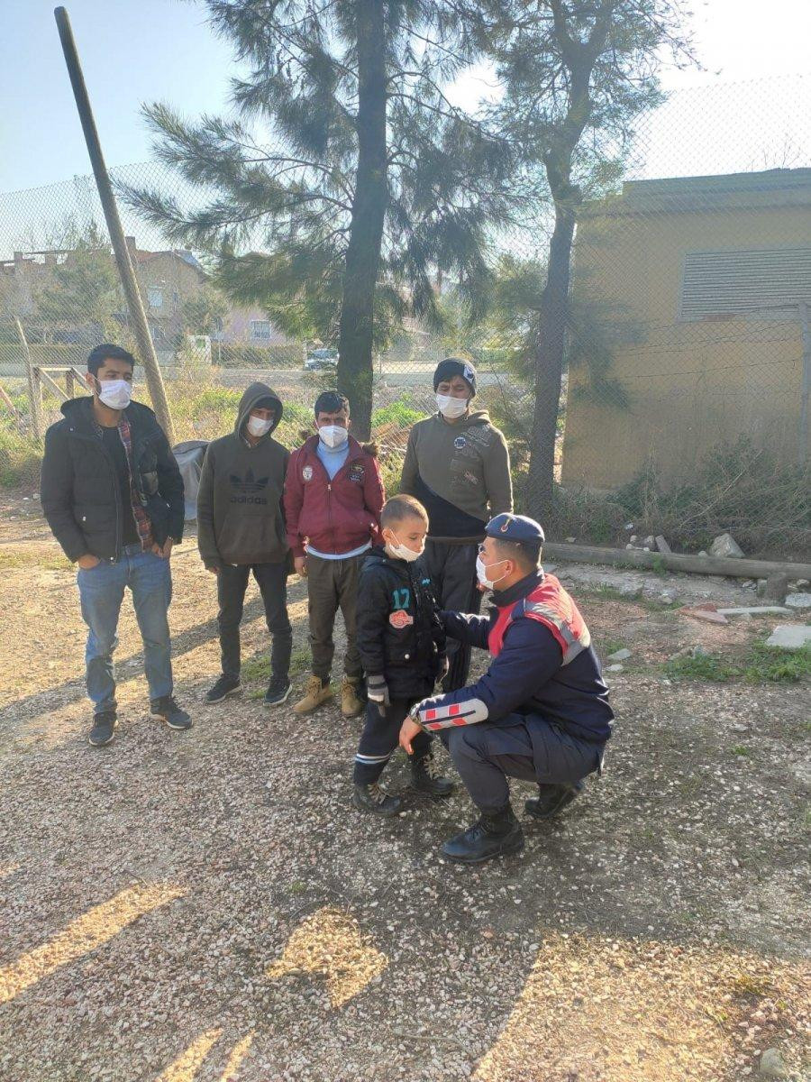 İzmir'de 51 kaçak göçmen yakalandı
