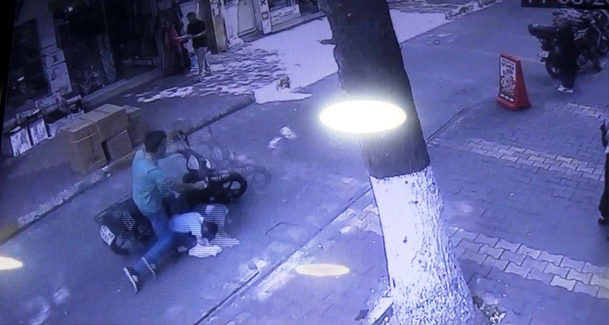 Adıyaman'da motosikletin çocuğa çarpma anları kamerada