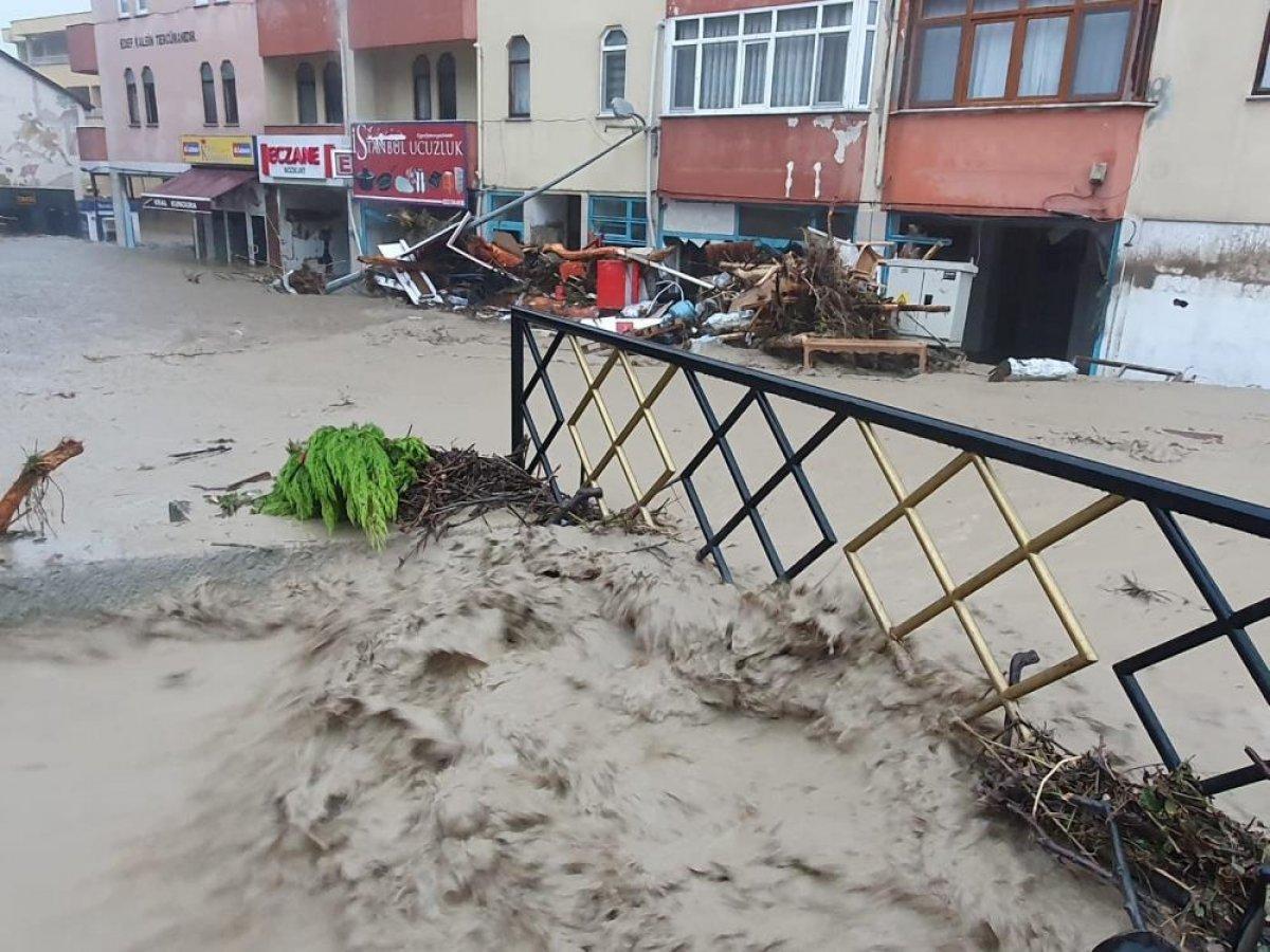 Sel sonrası Kastamonu'nun Bozkurt ilçesi savaş alanına döndü