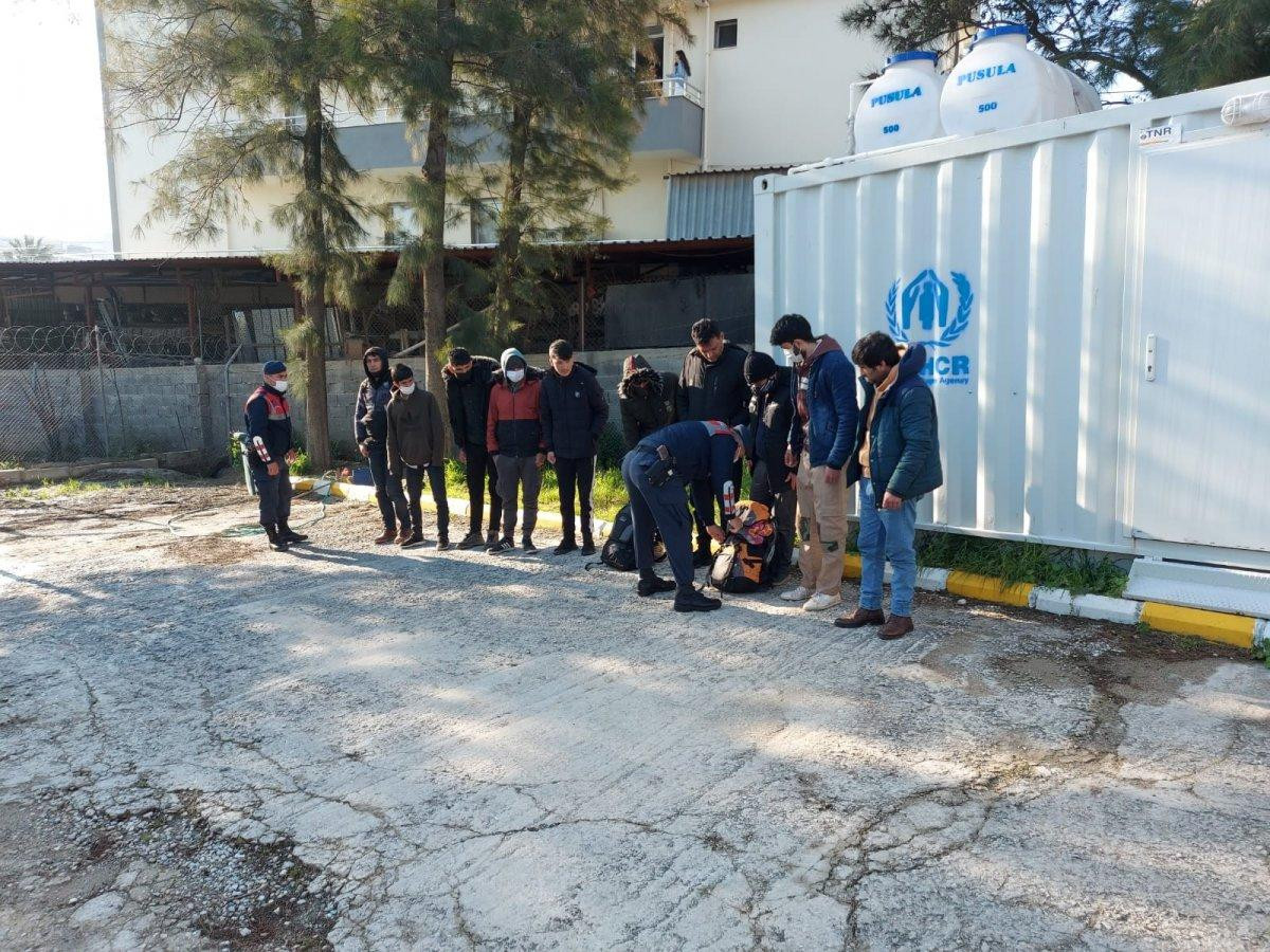 İzmir'de 51 kaçak göçmen yakalandı