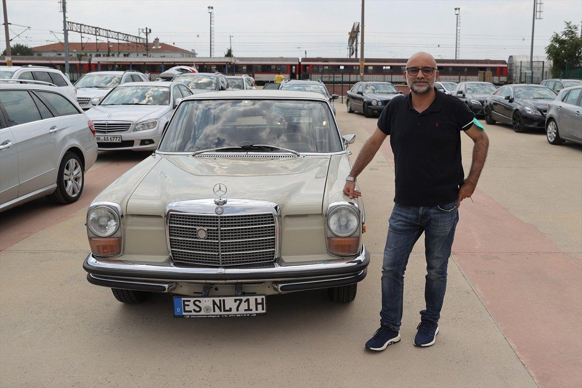 Araçlarıyla Türkiye'ye gelen bazı gurbetçiler, arabalı tren kullanıyor