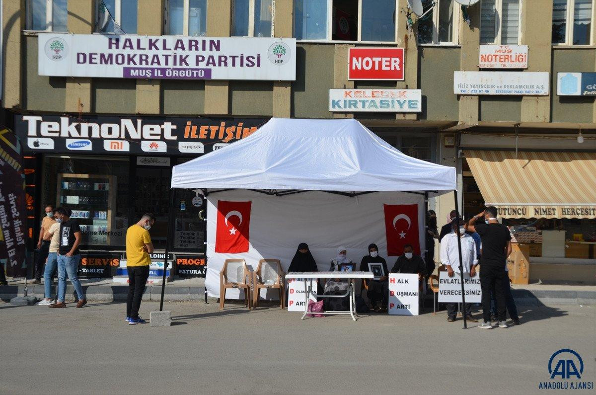 Muş'ta anneler HDP il binası önünde evlat nöbeti tutuyor