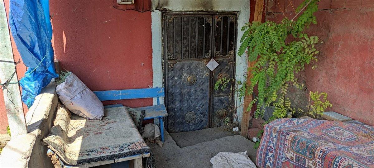 Kars'ta bakkalı öldürüp, iş yerini ateşe verdiler