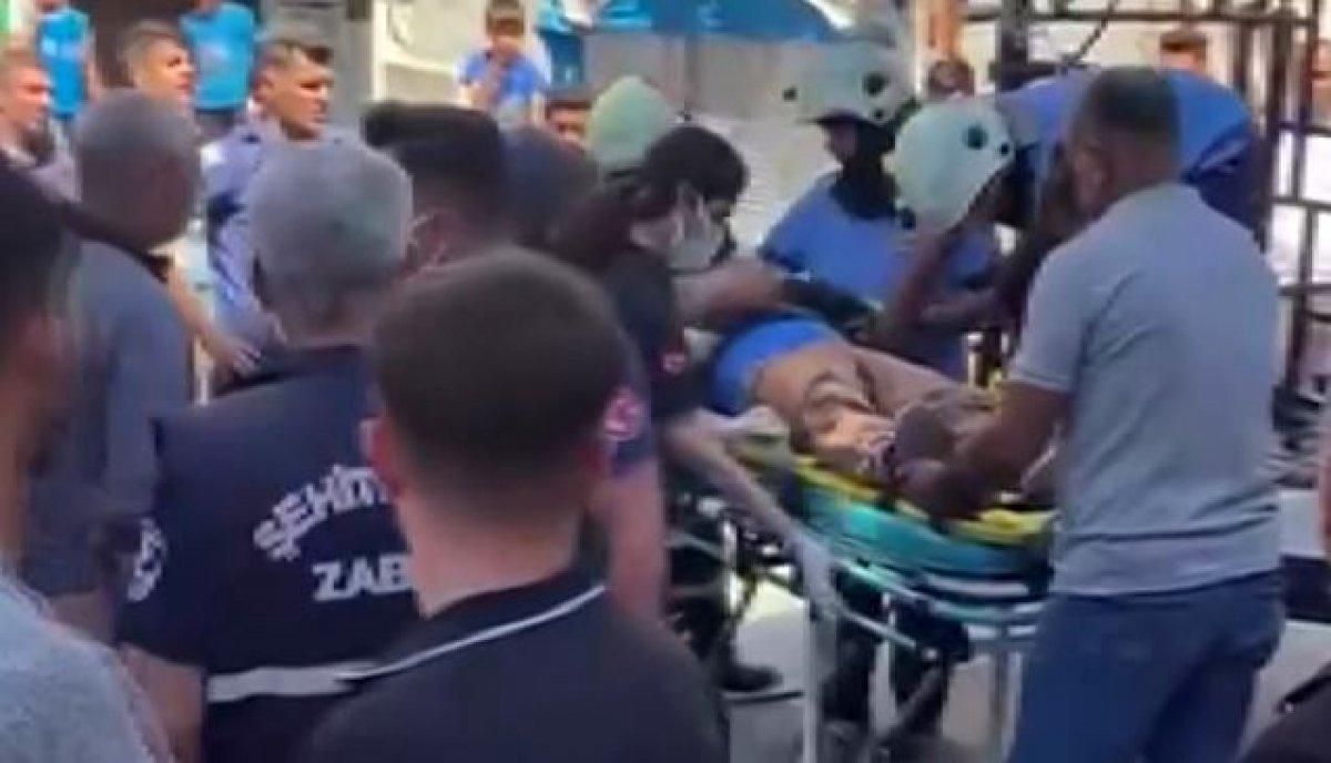 Gaziantep'te inşaat işçisi çatıda asılı kaldı