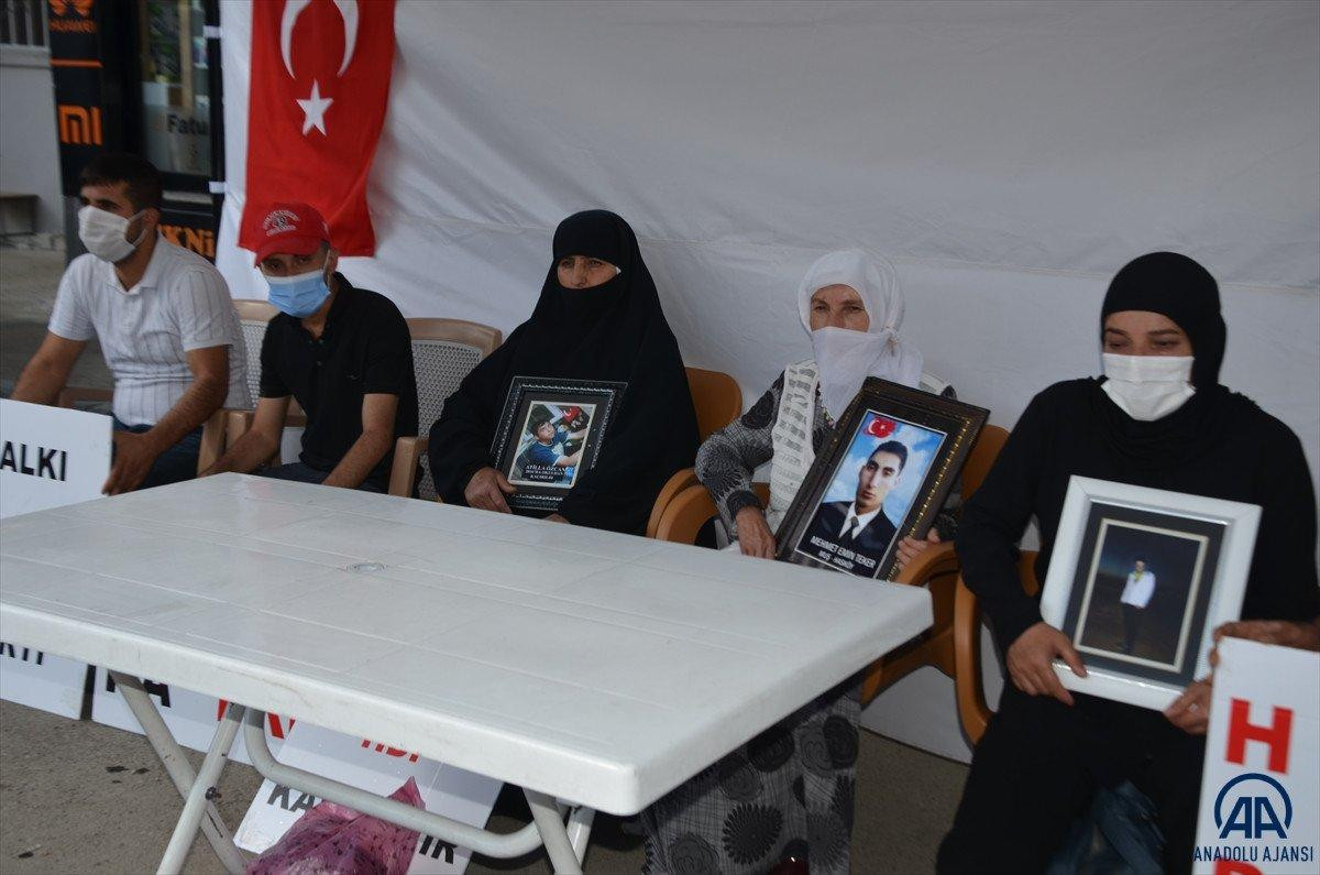 Muş'ta anneler HDP il binası önünde evlat nöbeti tutuyor