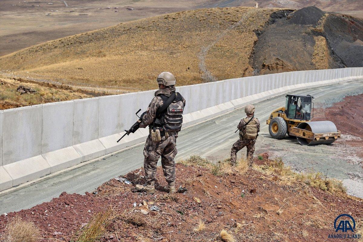 Van'ın İran sınırında 69 bin 156 göçmenin kaçak geçişi engellendi