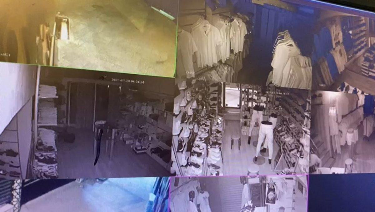 Bursa'daki çarşıda 10 mağazaya girmeye çalışan hırsızlar kamerada