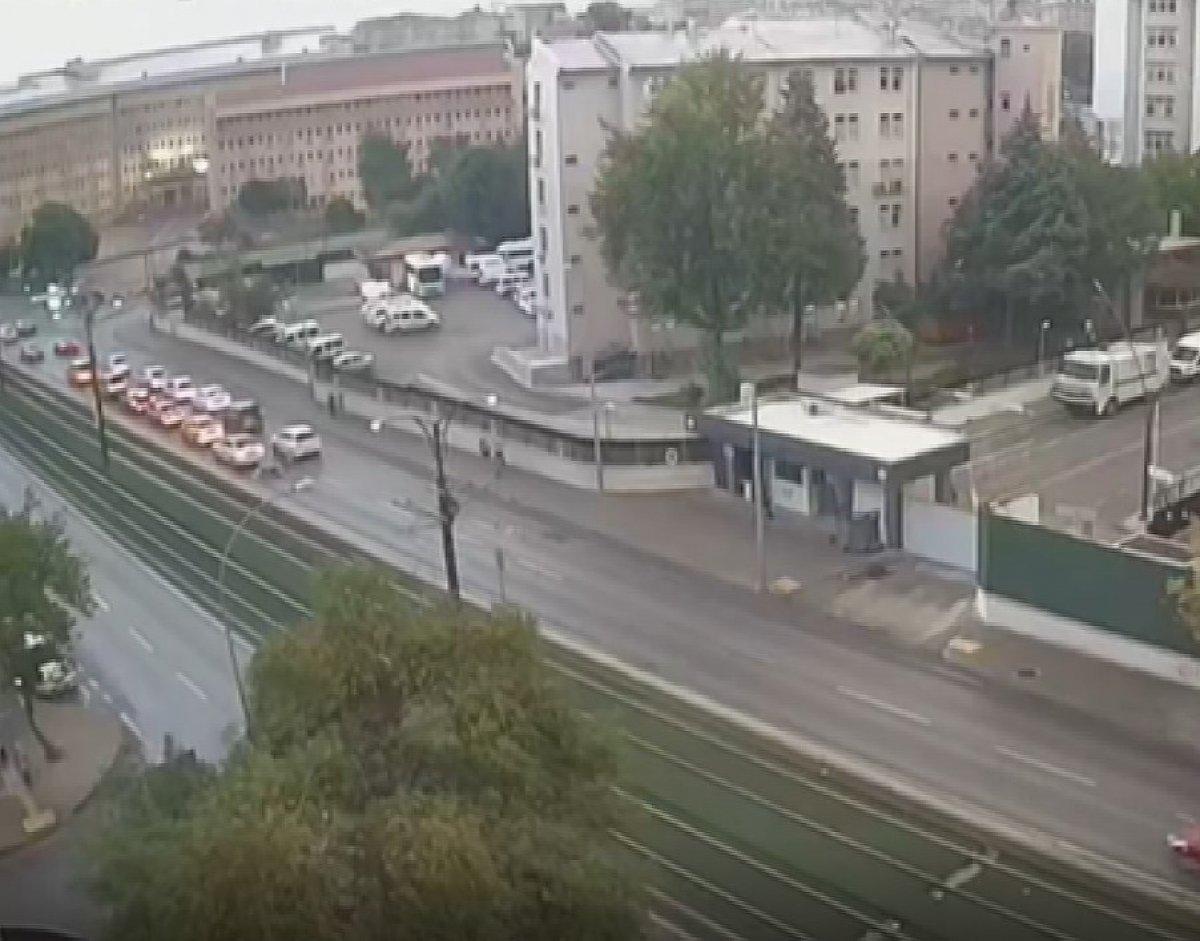 Gaziantep’te motosiklet yan yattı, kayarak otomobile çarptı