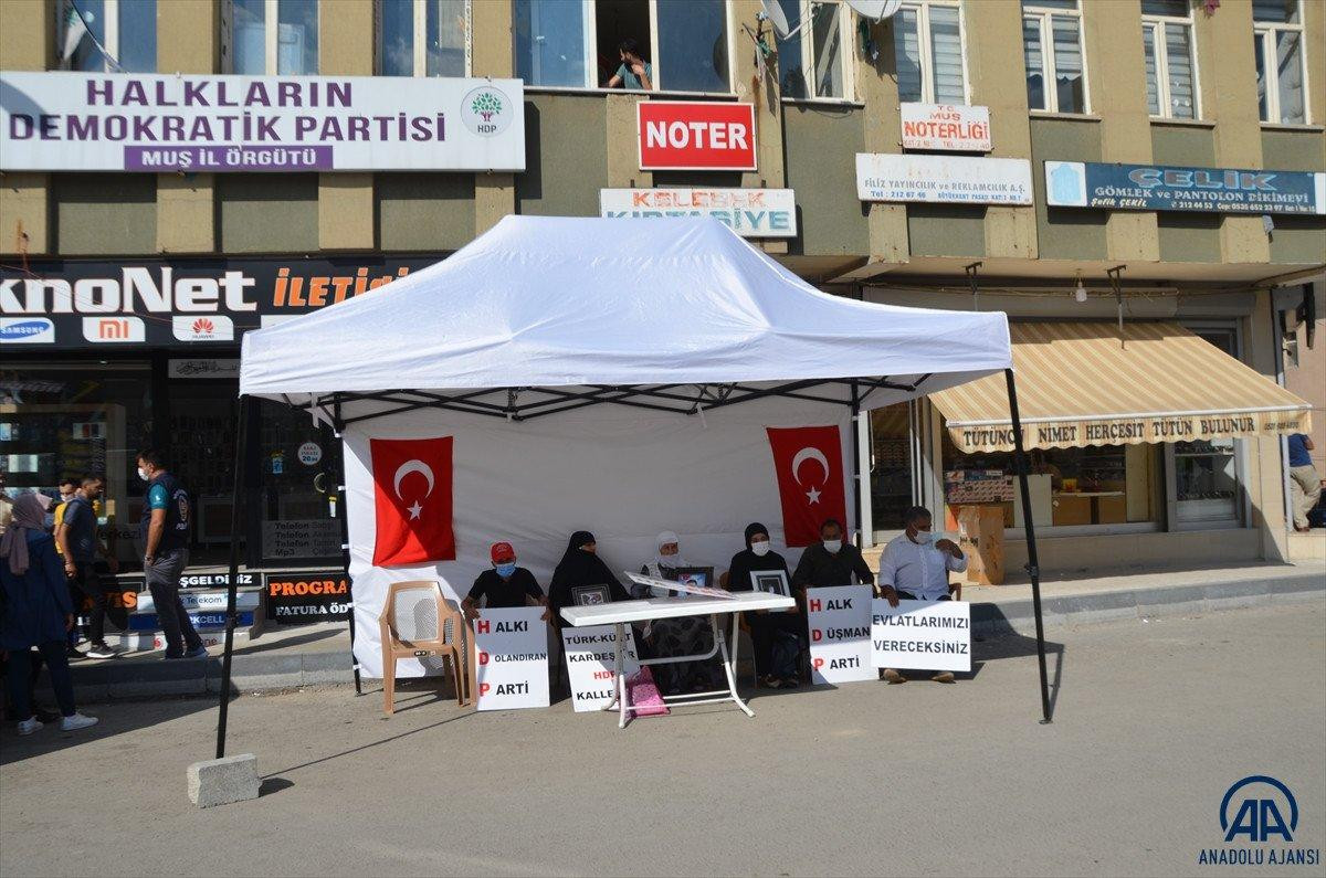Muş'ta anneler HDP il binası önünde evlat nöbeti tutuyor