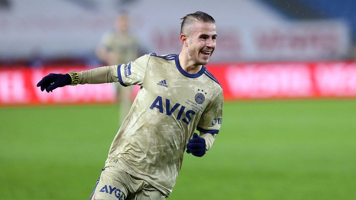 Pelkas'ın omzu çıktı