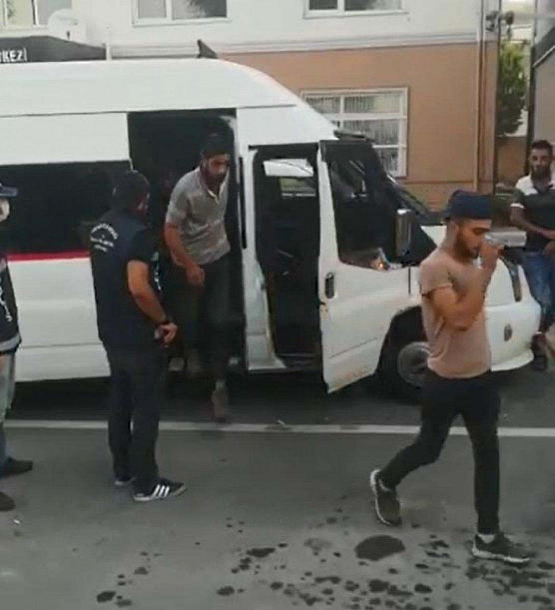Kocaeli'de minibüste 38 kaçak göçmen yakalandı, sürücü tutuklandı