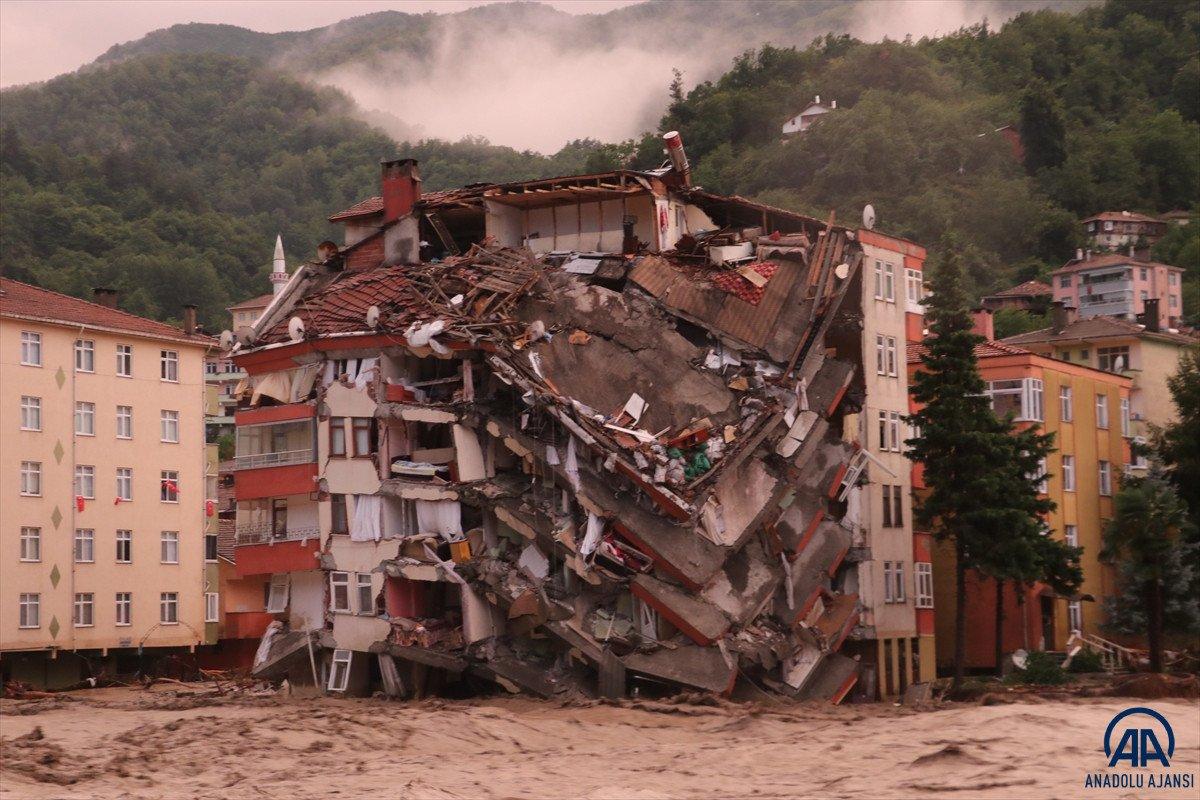 İçişleri Bakanlığı uyardı: Sel alanlarında güvenli bölgeleri terk etmeyin