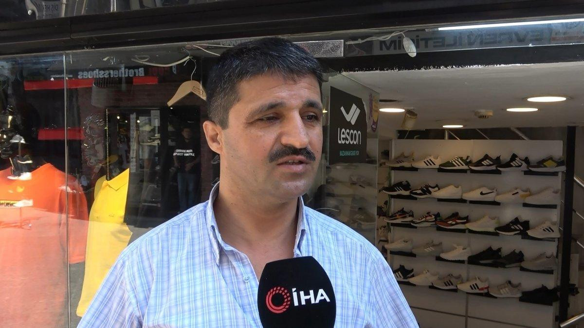 Bursa'daki çarşıda 10 mağazaya girmeye çalışan hırsızlar kamerada