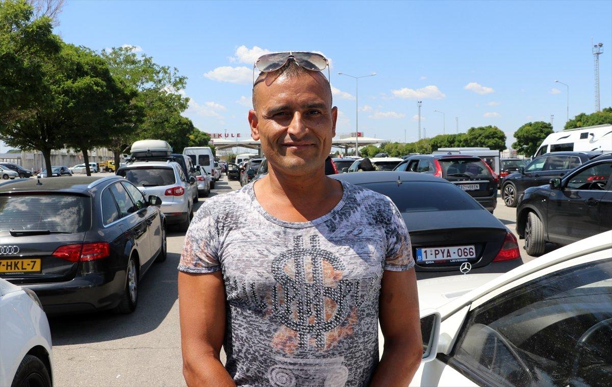 Dönüş yoluna geçen gurbetçiler Türkiye'den hüzünle ayrılıyor