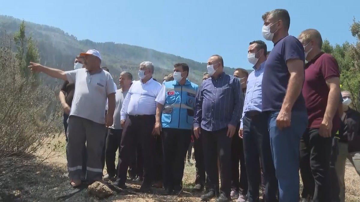 Mevlüt Çavuşoğlu'na sarılıp ağlayan yaşlı kadın: Devlet buraya yağmur gibi yağdı