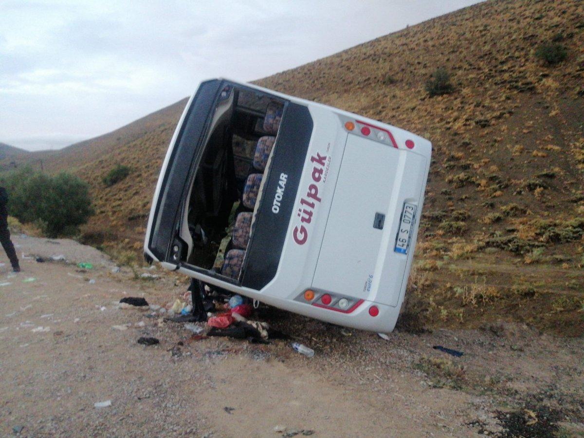 Kayseri'de midibüs dere yatağına devrildi: 29 yaralı
