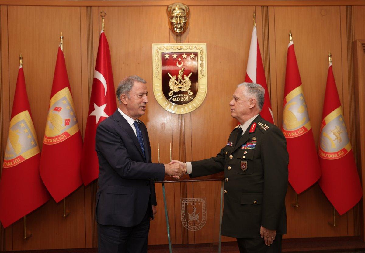 Kara Kuvvetleri Komutanlığı'nda devir teslim töreni