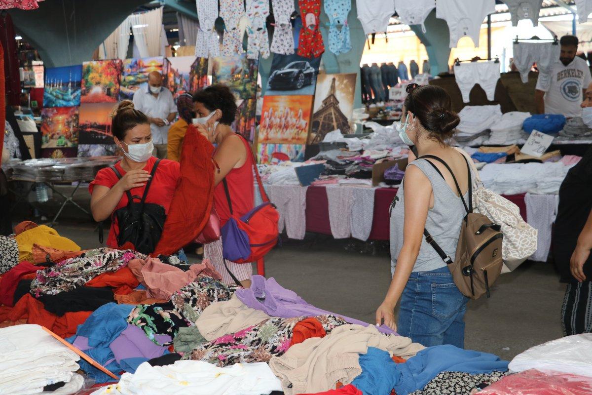 Edirne'de Bulgar turistler Ulus Pazarı'na akın etti