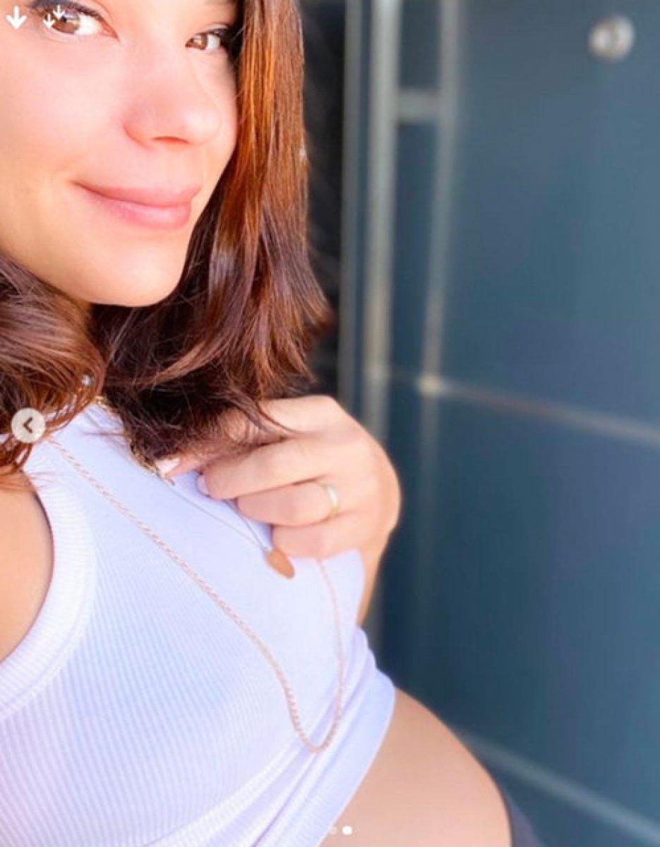 Selen Seyven doğum için gün sayıyor