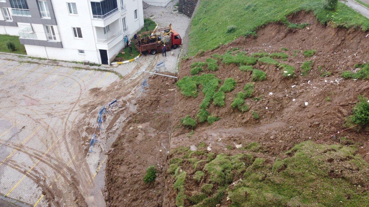 Ordu'da sel sonrası sahil çamura büründü