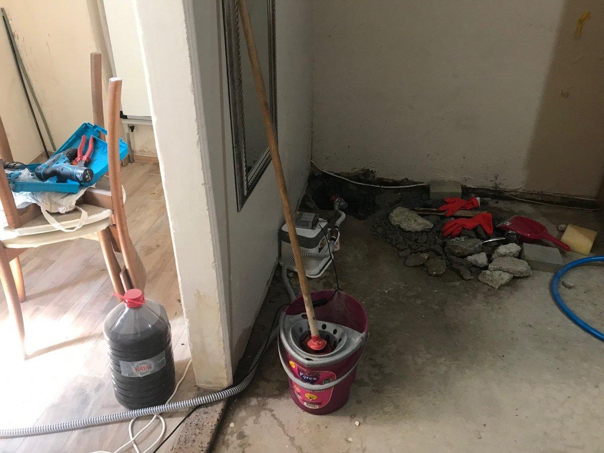 Beyoğlu'nda evini lağım suyu basan vatandaş isyan etti