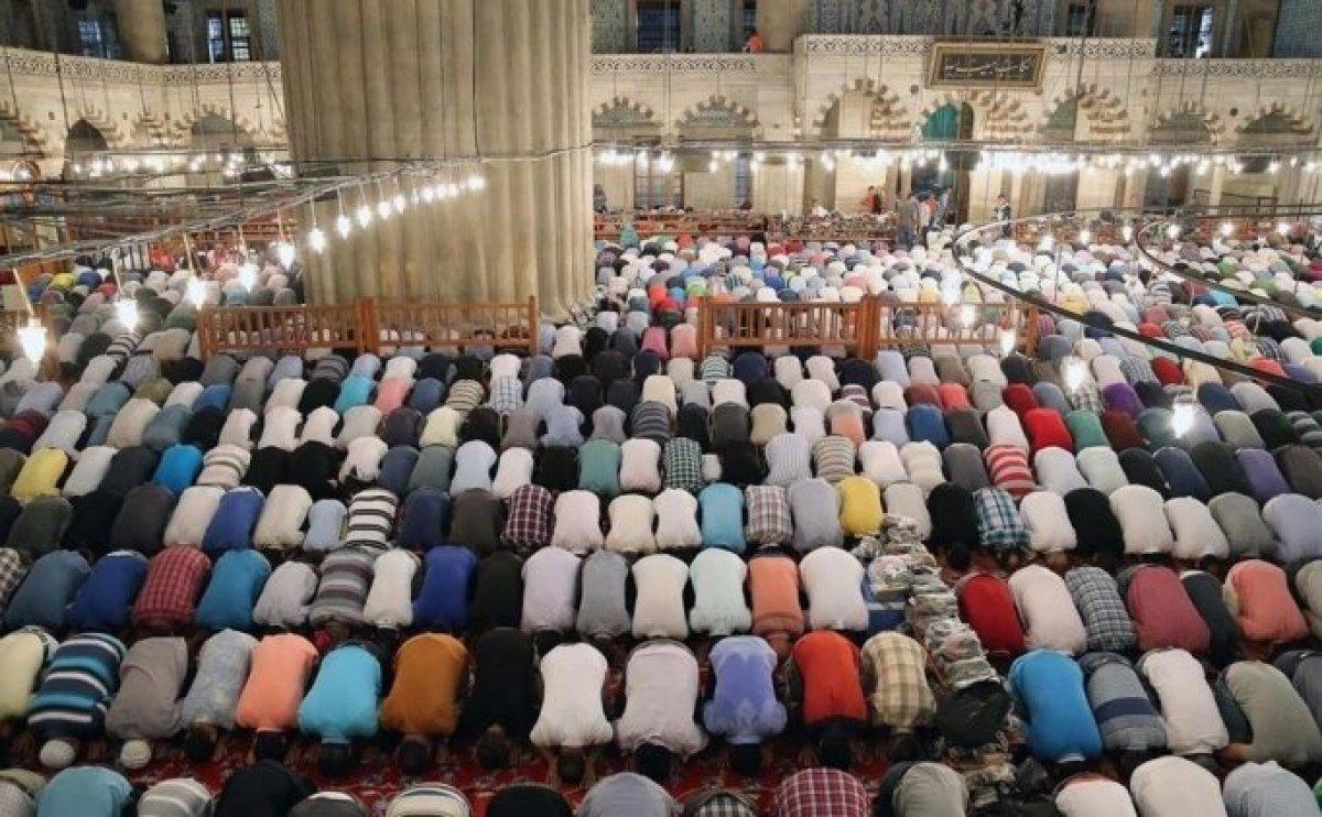 Cuma namazı saat kaçta kılınacak? 13 Ağustos 2021 il il cuma namazı saatleri