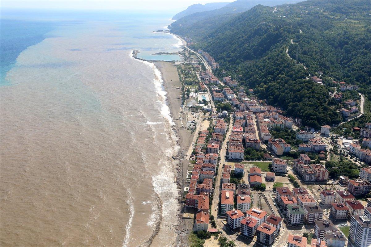 Kastamonu'da sel sonrası Abana sahili çamurla kaplandı