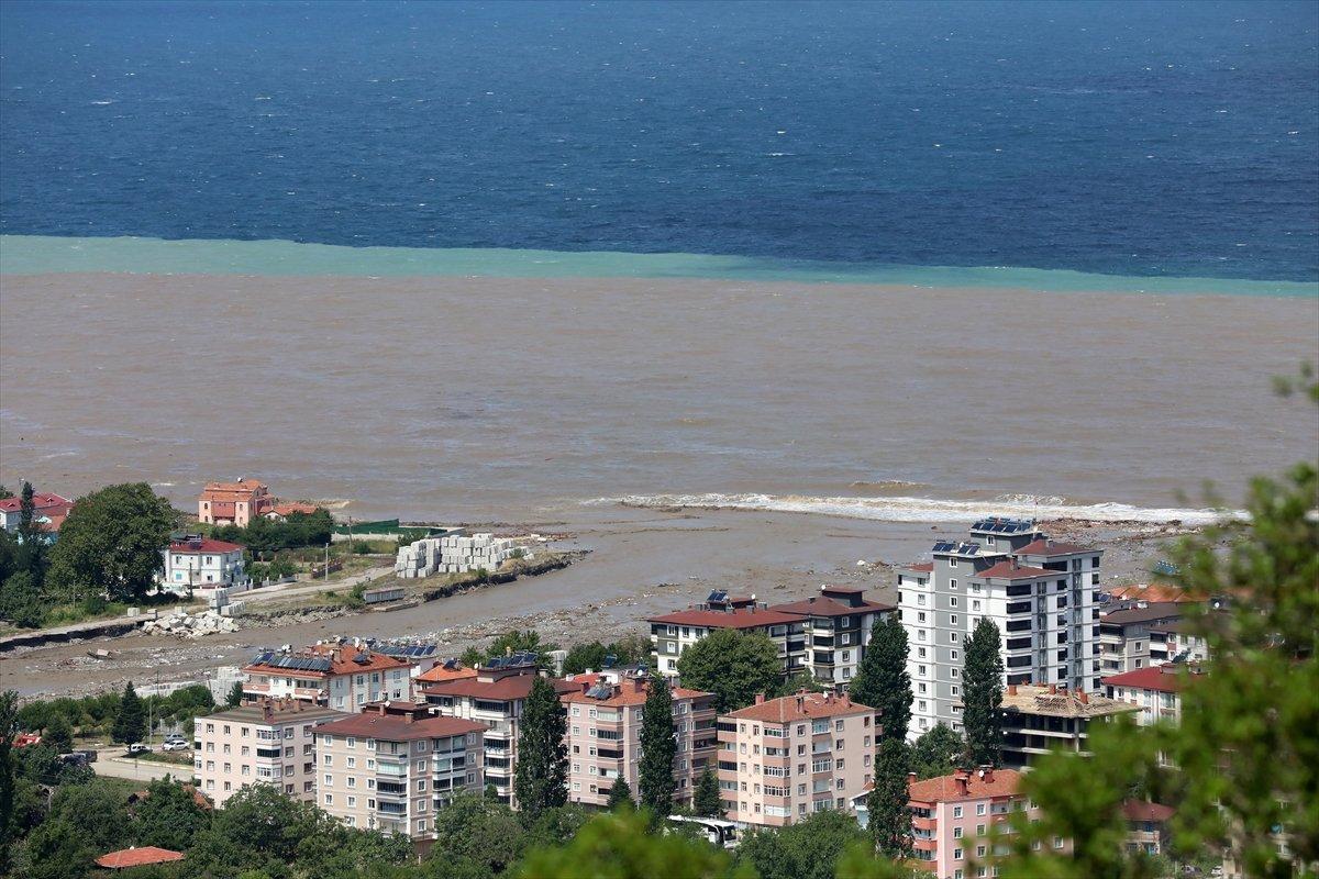 Kastamonu'da sel sonrası Abana sahili çamurla kaplandı
