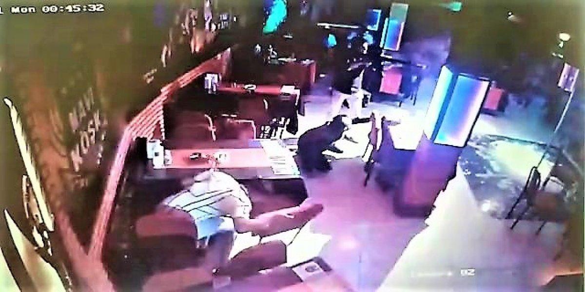 Denizli’de kız arkadaşının gazinoda çalıştığını öğrendi, silahlı çatışma çıktı